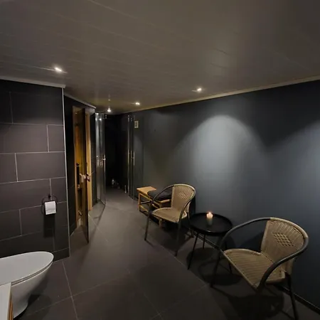 Central Apartment *
